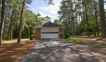 901 Glendale Dr, Aberdeen, NC 28315