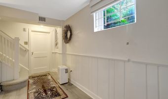 1114 N HARRISON St, Arlington, VA 22205