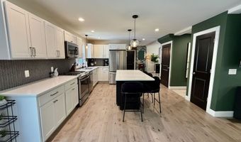 16 Stagecoach Rd, Barrington, NH 03825