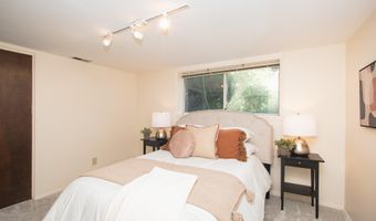 1365 Chalmers Dr, Ann Arbor, MI 48104