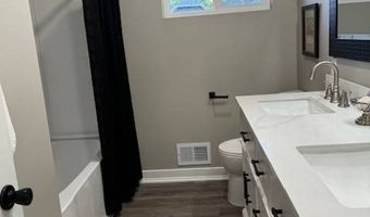 624 J St, Aurora, NE 68818