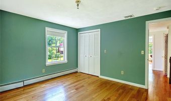 15 Sylvia Ln, Lincoln, RI 02865