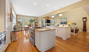 305 Richmond Glen Dr, Cheshire, CT 06410