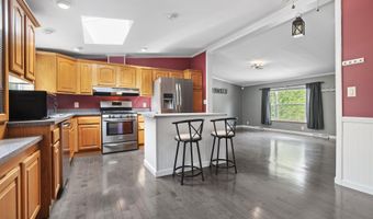 10 Raiders Ln, Raymond, NH 03077