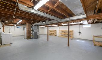 570 Garfield Ave, Belford, NJ 07718
