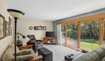 2706 Meadow Glen Rd, Ames, IA 50014