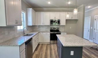 827 Fairway Rd, Ayden, NC 28513