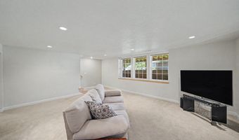 2821 Buckingham Ct, Ames, IA 50010