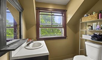 36 Vernon St, Auburn, ME 04210