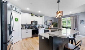 1123 N Dewey St, Auburn, IN 46706