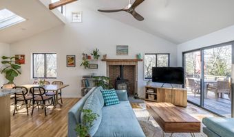 268 Fresh Pond Rd, Amagansett, NY 11930