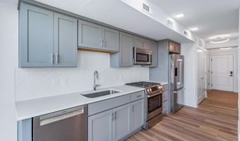 701 N HENRY St 204, Alexandria, VA 22314
