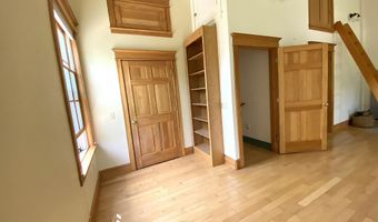 199 Main St, Belfast, ME 04915