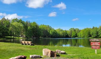 7 Holiday Ct, Albrightsville, PA 18210