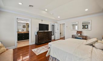 14 White Oak Ln, Aberdeen, NJ 07747