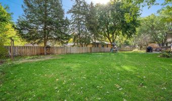 2 Sunset Ln, Algonquin, IL 60102
