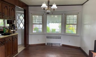28 Lynton Rd 1, Albertson, NY 11507