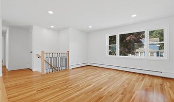 25 Stoneham St, Cranston, RI 02920