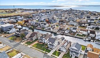 16 Gibbs Rd, Amity Harbor, NY 11701