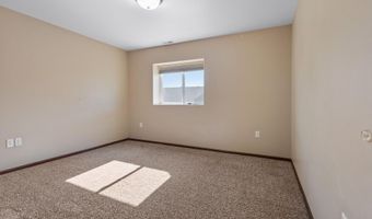 2020 S Lawson St, Aberdeen, SD 57401
