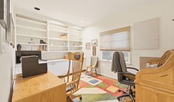 8004 SPLIT OAK Dr, Bethesda, MD 20817