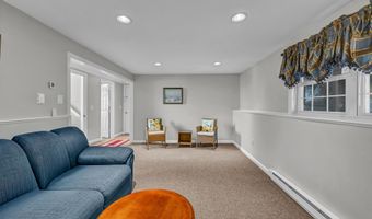 23 Fleetwood Dr, Danbury, CT 06810