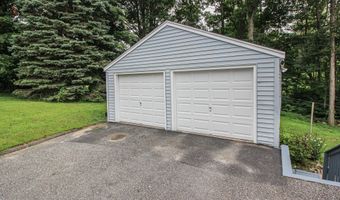 40 Grove Pl, Danbury, CT 06810