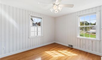 124 Longview Dr, Cranston, RI 02920