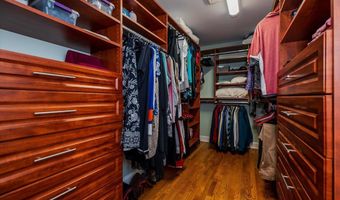 18 South Plz, Amity Harbor, NY 11701