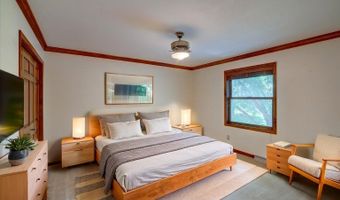 21 E Newhaven Cir, Madison, WI 53717