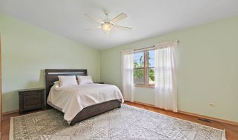 2040 Honey Locust Dr, Algonquin, IL 60102