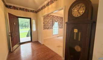 1014 Crestwood Dr, Albertville, AL 35950