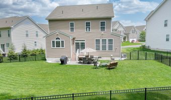 33 S Crossing Way, Bethel, CT 06801