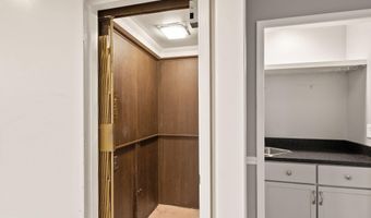 2345 S ROLFE St S, Arlington, VA 22202