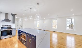 29 Graves Ave, North Smithfield, RI 02896