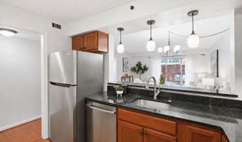 610 N WEST St N 105, Alexandria, VA 22314