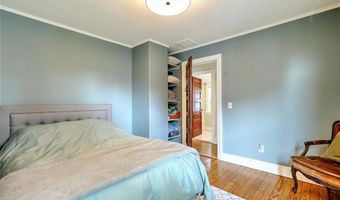 15 Wollaston St, Cranston, RI 02910