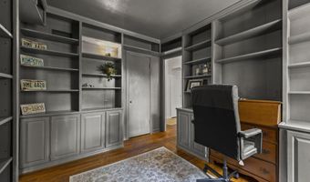 237 Maple Dr, Columbus, OH 43228
