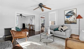 1382 Hope St, Bristol, RI 02809