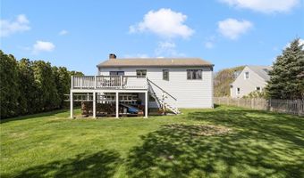 11 Renfrew Ave, Middletown, RI 02842