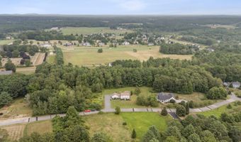 2 Winsome Lea Rd, Falmouth, ME 04105