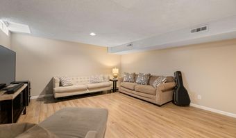 5635 E 39th St N, Bel Aire, KS 67220