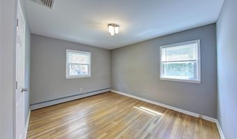 29 Thomsen Dr, Airmont, NY 10952