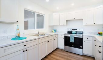 323 W Papa Ave, Kahului, HI 96732
