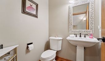 228 E THORNBROOK Ln, Appleton, WI 54913