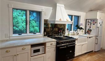 49 Sanford Ave, North Kingstown, RI 02852