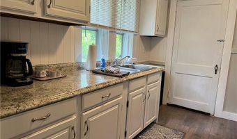 9 Rockland St, Narragansett, RI 02882