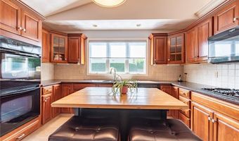 5 Sweet Corn Dr, Cranston, RI 02921