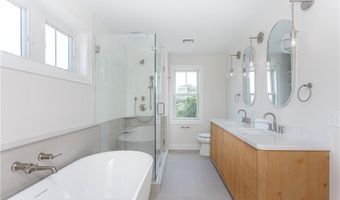10 Mount Hope Ave, Portsmouth, RI 02871
