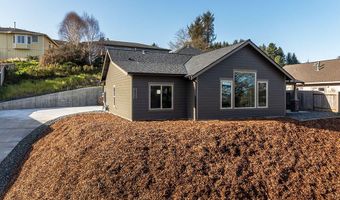 28 30 Blue Spruce Dr, Eureka, CA 95503